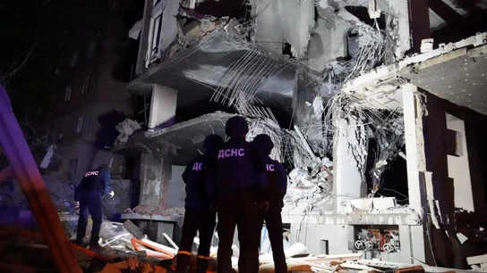 Hallan un cadáver entre los escombros del ataque ruso con misiles en Kiev: hay diez heridos Hallan un cadáver entre los escombros del ataque ruso con misiles en Kiev: hay diez heridos