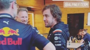 Fernando Alonso y Red Bull, en una 'reunión' en Imola