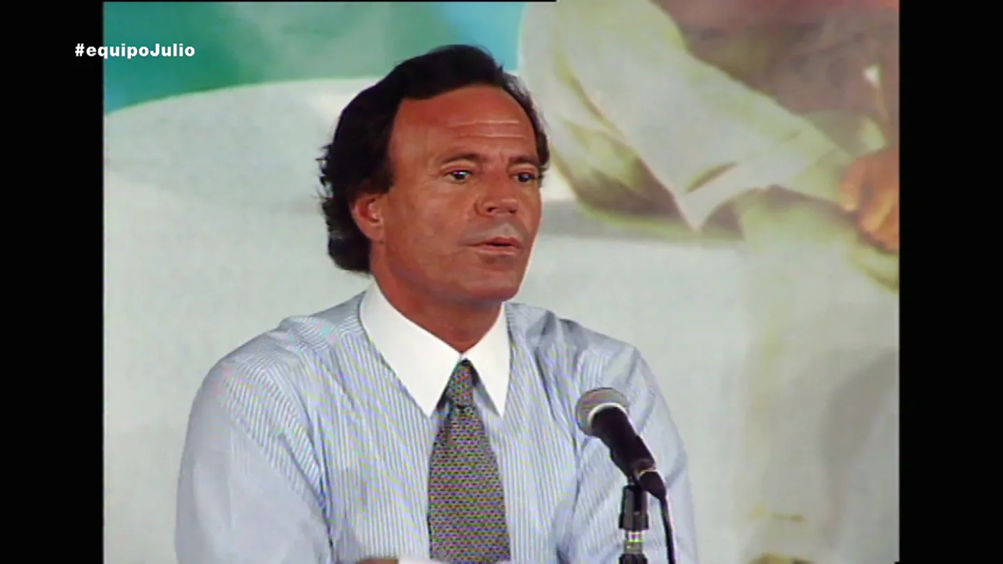 "El poder a largo plazos es corrupto": así fueron las sorprendentes declaraciones de Julio Iglesias durante el Gobierno de Felipe González en 1996 "El poder a largo plazos es corrupto": así fueron las sorprendentes declaraciones de Julio Iglesias durante el Gobierno de Felipe González en 1996
