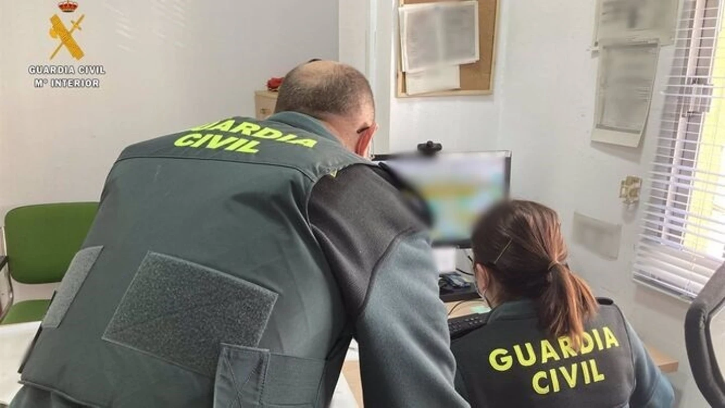 Detenido por abusar de una inquilina y de su hija menor e intentar acabar con la vida de la madre cuando le denunció Detenido por abusar de una inquilina y de su hija menor e intentar acabar con la vida de la madre cuando le denunció