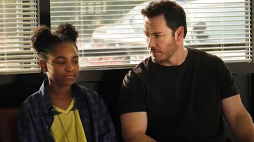 Sí, el él: Zack Morris, es decir, Mark Paul Gosselaar. Ahora es protagonista de 'The Passage'.