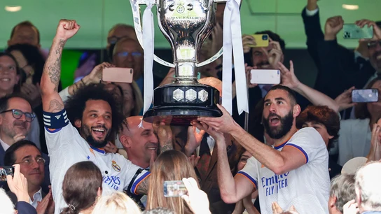 Marcelo y Benzema levantan LaLiga Marcelo y Benzema levantan LaLiga