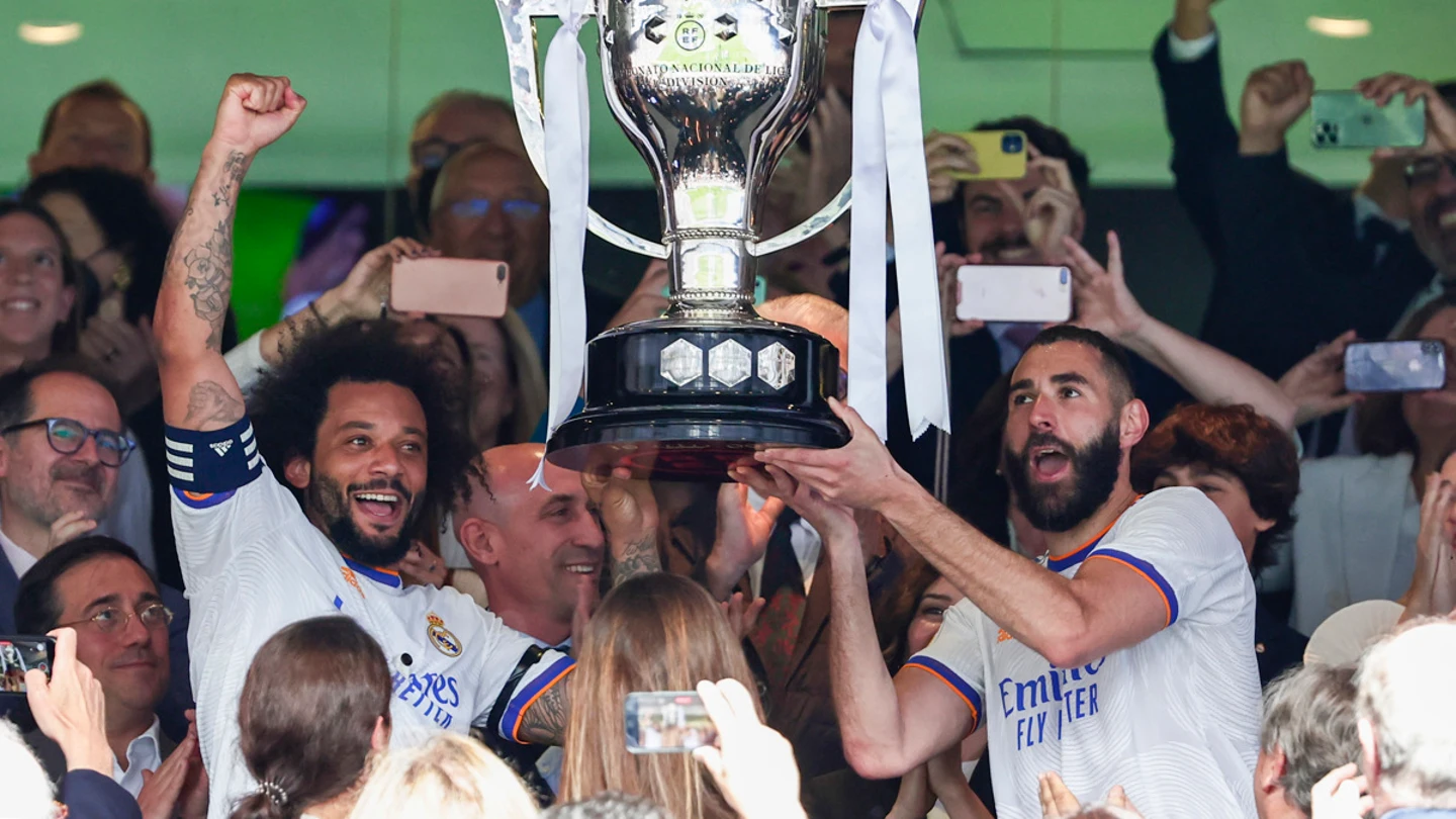 Marcelo y Benzema levantan LaLiga Marcelo y Benzema levantan LaLiga
