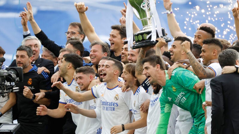 Los jugadores del Real Madrid celebran el título de LaLiga