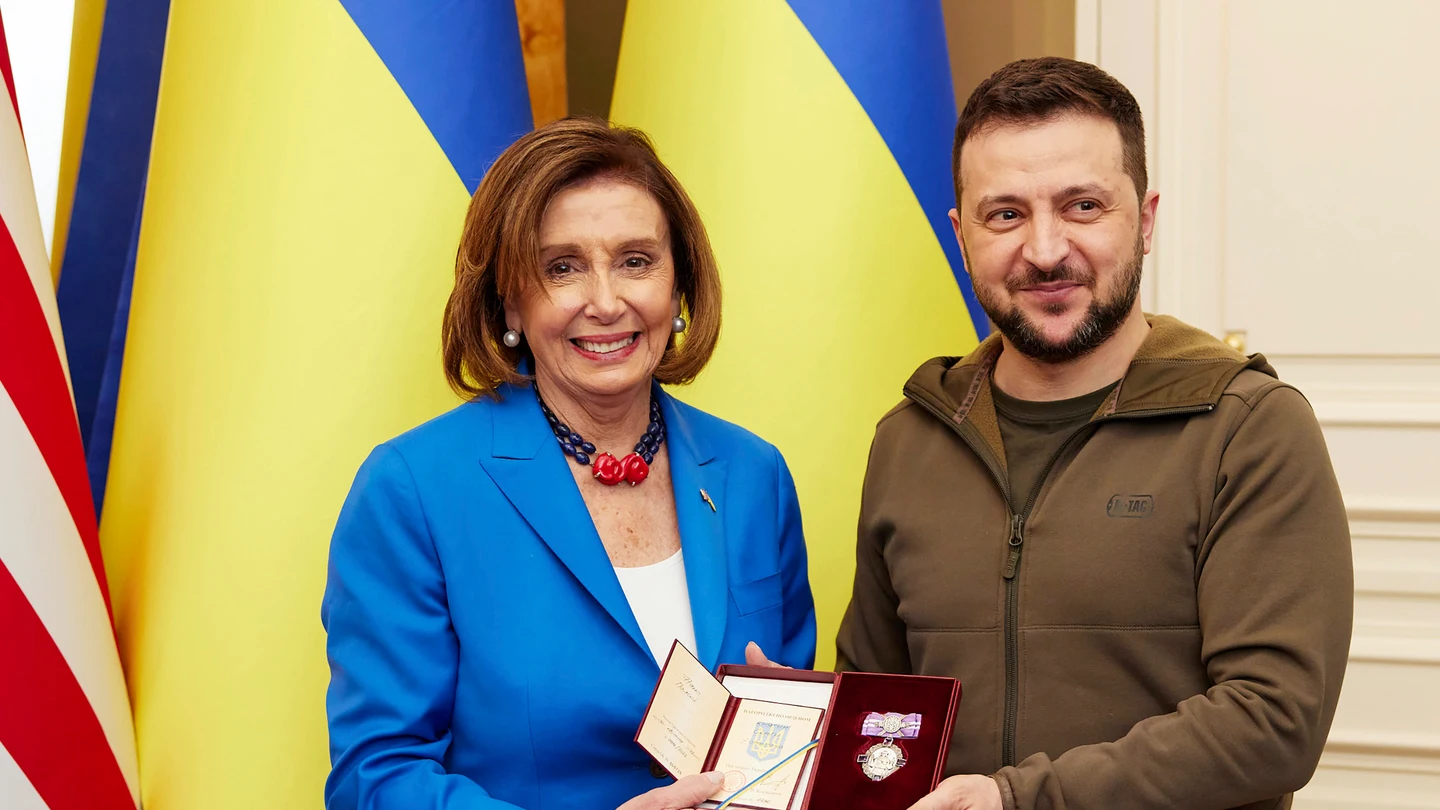 Nancy Pelosi se reúne con Zelenski en una visita sorpresa a Kiev Nancy Pelosi se reúne con Zelenski en una visita sorpresa a Kiev