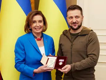 Nancy Pelosi se reúne con Zelenski en una visita sorpresa a Kiev