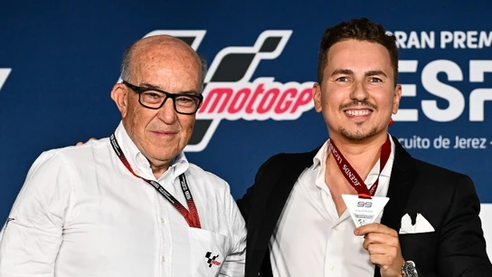 Jorge Lorenzo se cuelga la medalla de 'Leyenda de MotoGP' en Jerez Jorge Lorenzo se cuelga la medalla de 'Leyenda de MotoGP' en Jerez