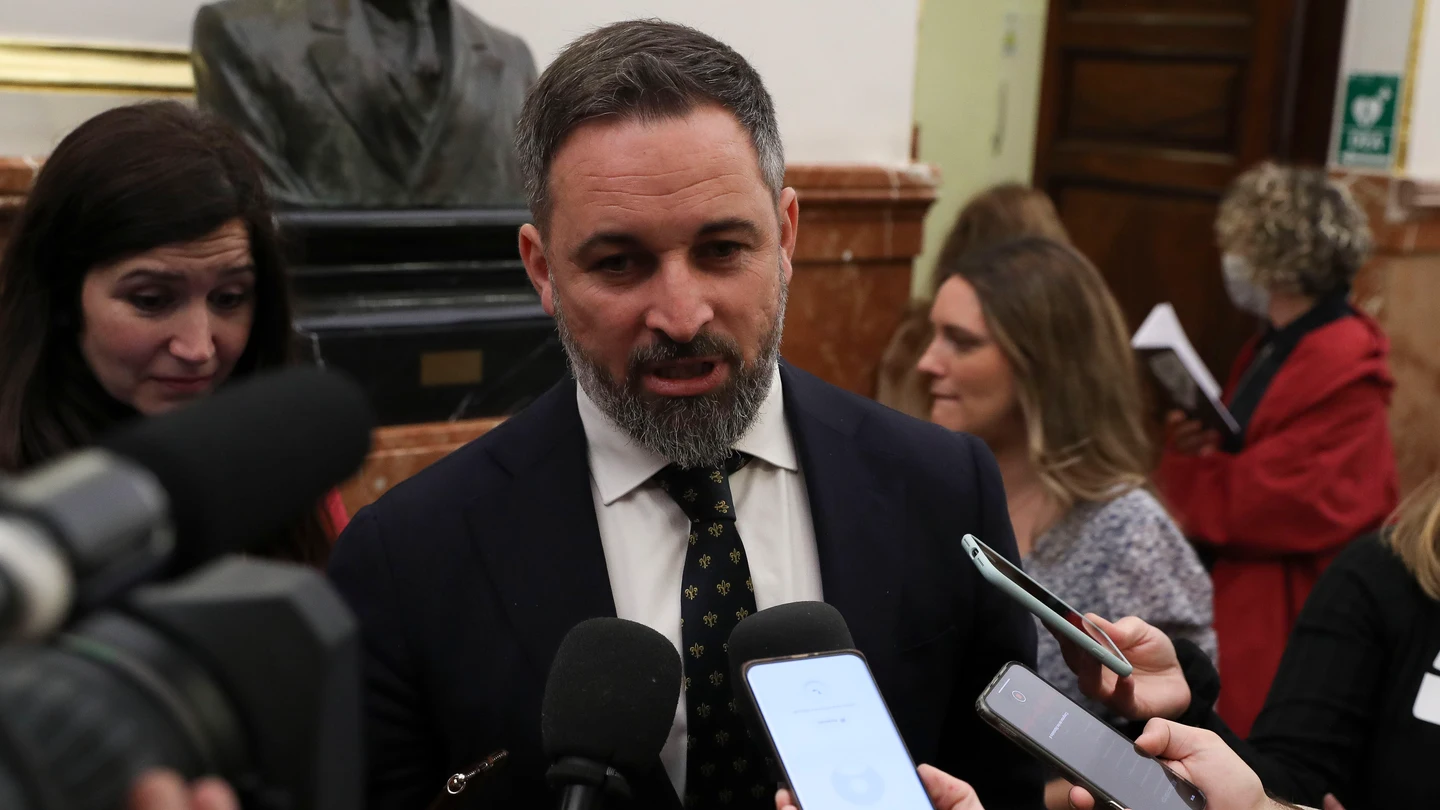 El líder de Vox, Santiago Abascal, atiende a los medios en el Congreso El líder de Vox, Santiago Abascal, atiende a los medios en el Congreso
