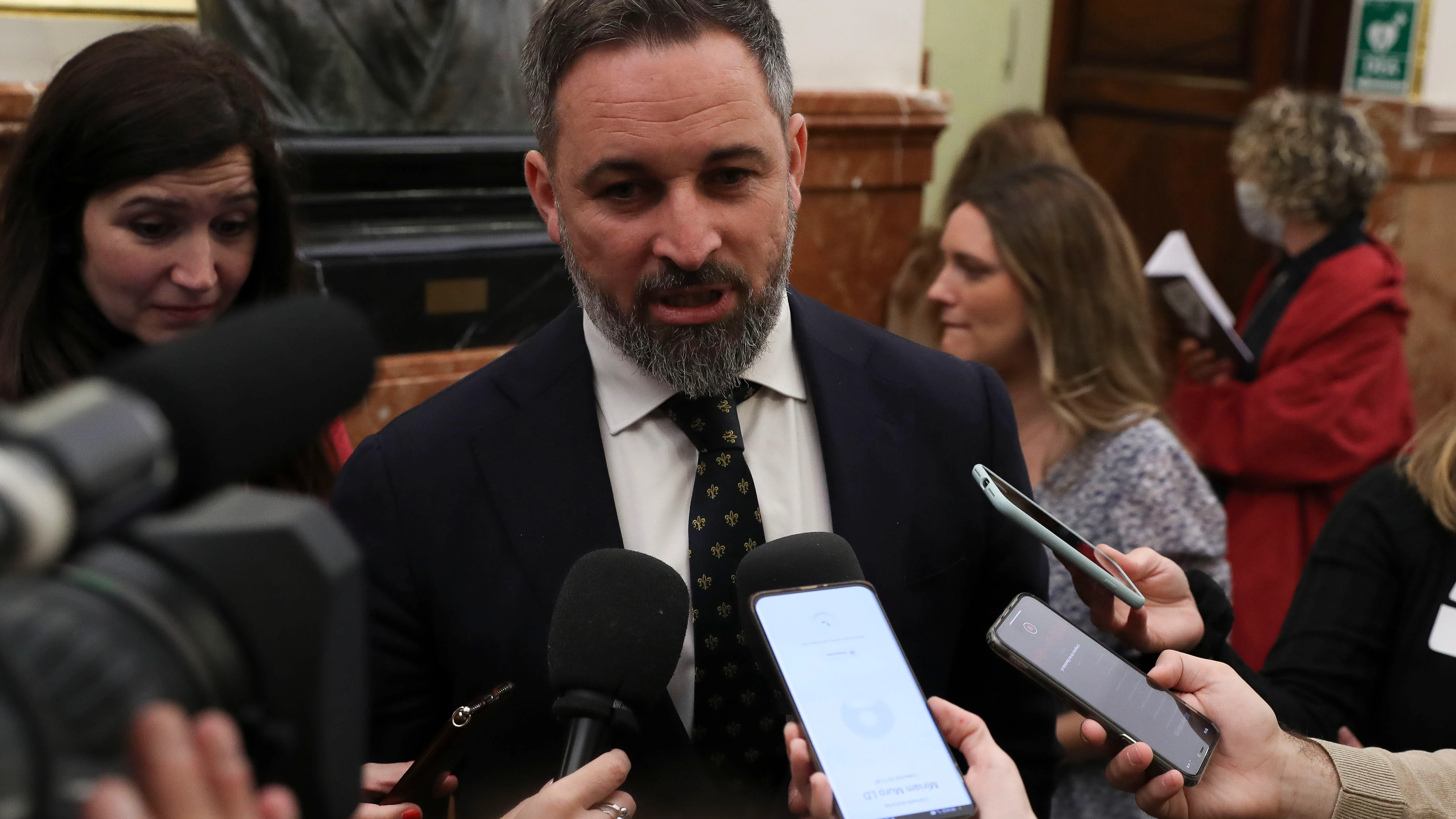 El líder de Vox, Santiago Abascal, atiende a los medios en el Congreso El líder de Vox, Santiago Abascal, atiende a los medios en el Congreso
