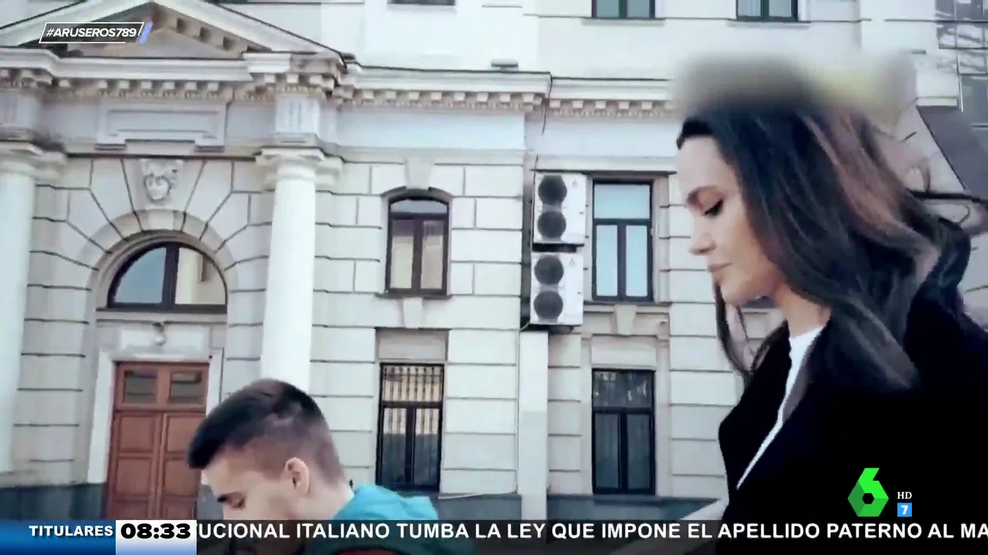 Evacúan de urgencia a Angelina Jolie durante su visita a Ucrania tras activarse las sirenas antiaéreas Evacúan de urgencia a Angelina Jolie durante su visita a Ucrania tras activarse las sirenas antiaéreas