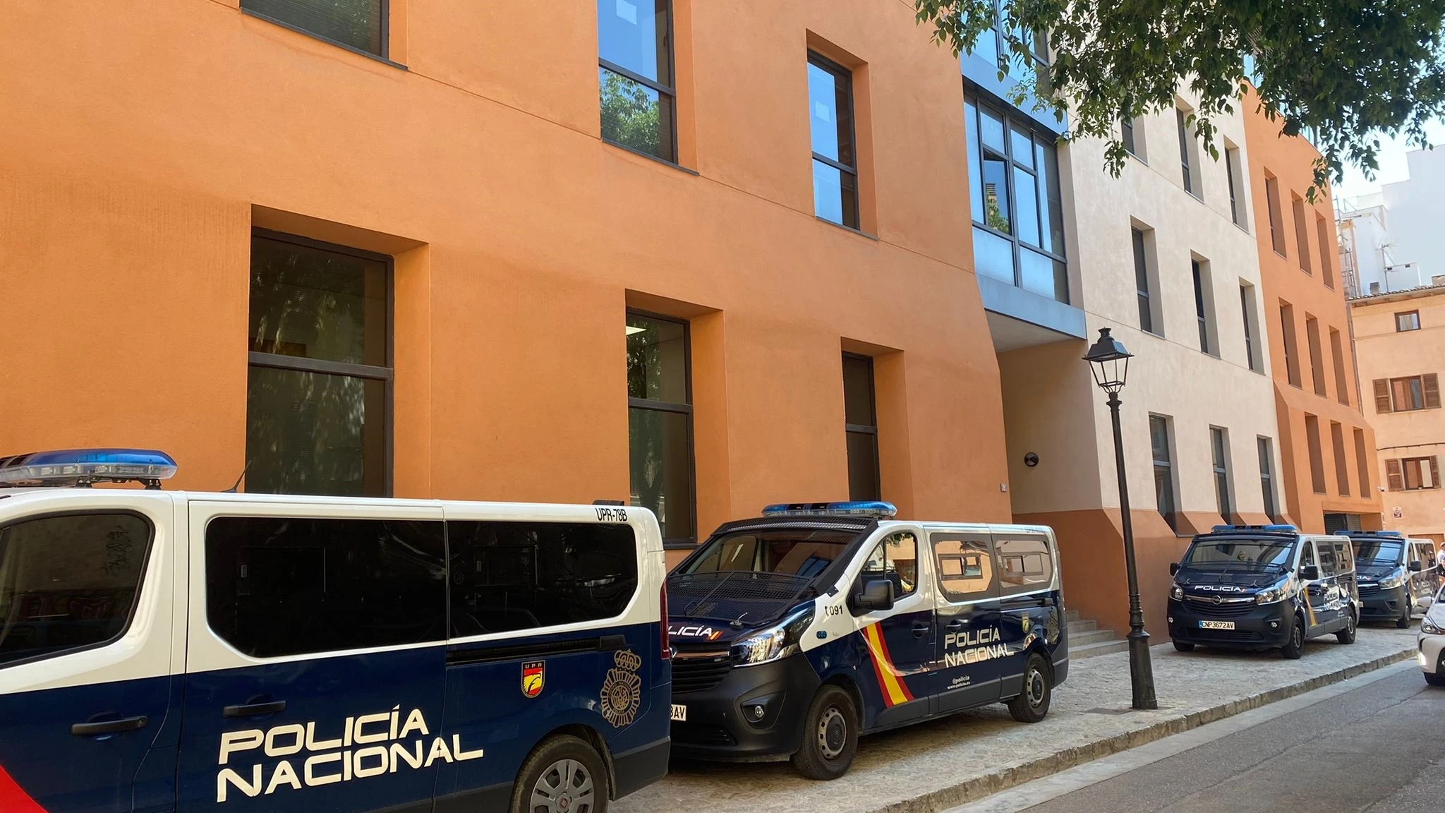 Furgones de Policía en Sa Gerreria, Palma.