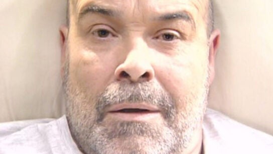 Antonio Resines en el instante que dejó con el morro torcido a toda una generación: el final de 'Los Serrano'.