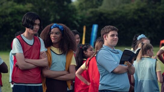 William Gao es Tao, Yasmin Finney es Elle y Tobie Donovan interpreta a Isaac