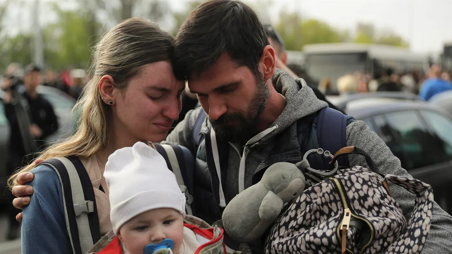 Los primeros evacuados de la acería de Mariúpol llegan a Zaporiyia Los primeros evacuados de la acería de Mariúpol llegan a Zaporiyia