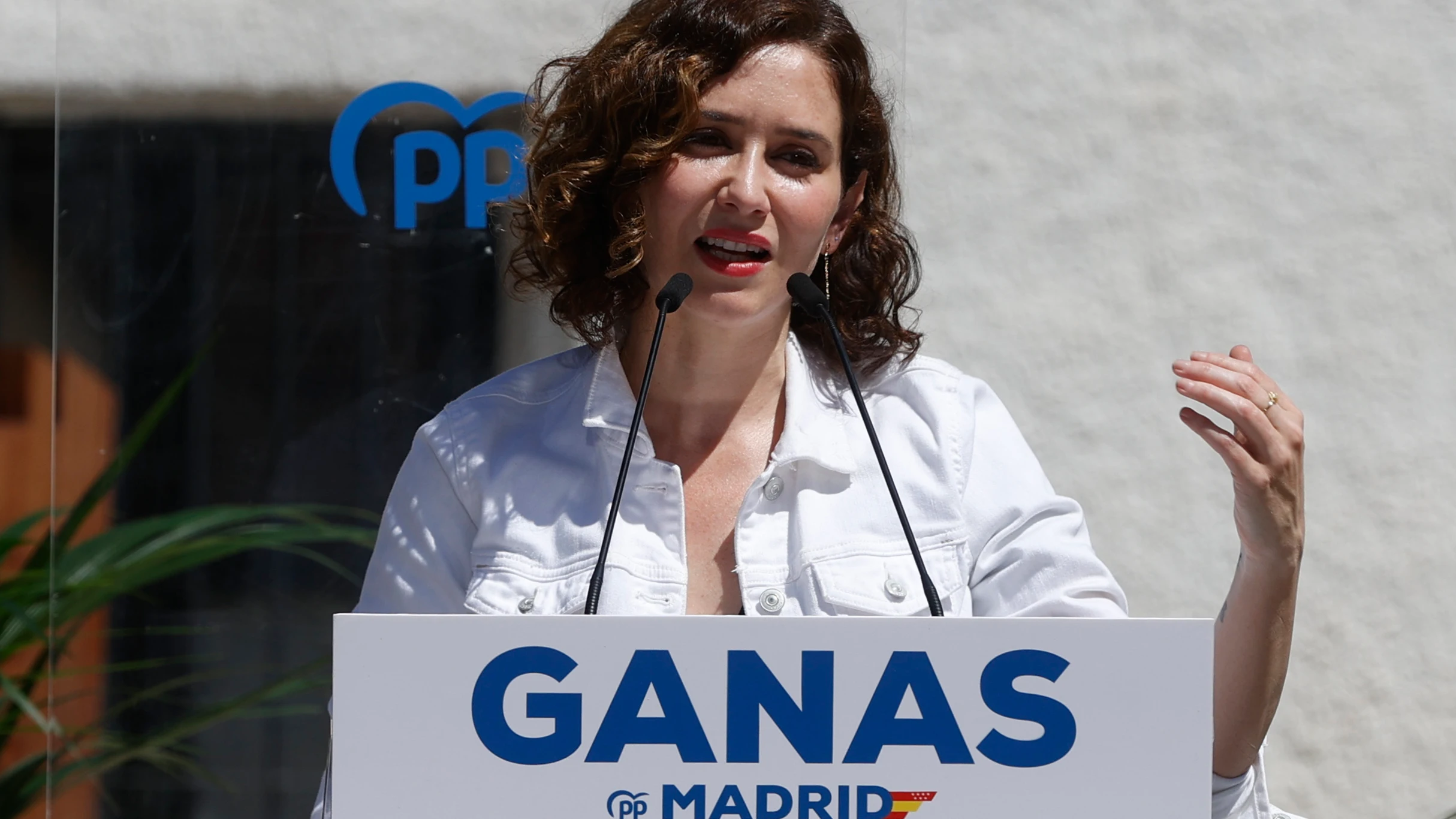 La presidenta de la Comunidad de Madrid, Isabel Díaz Ayuso durante un acto para la elección a la presidencia del PP de Madrid celebrado este sábado en la Plaza de la Amistad entre los Pueblos de Arganda del Rey.