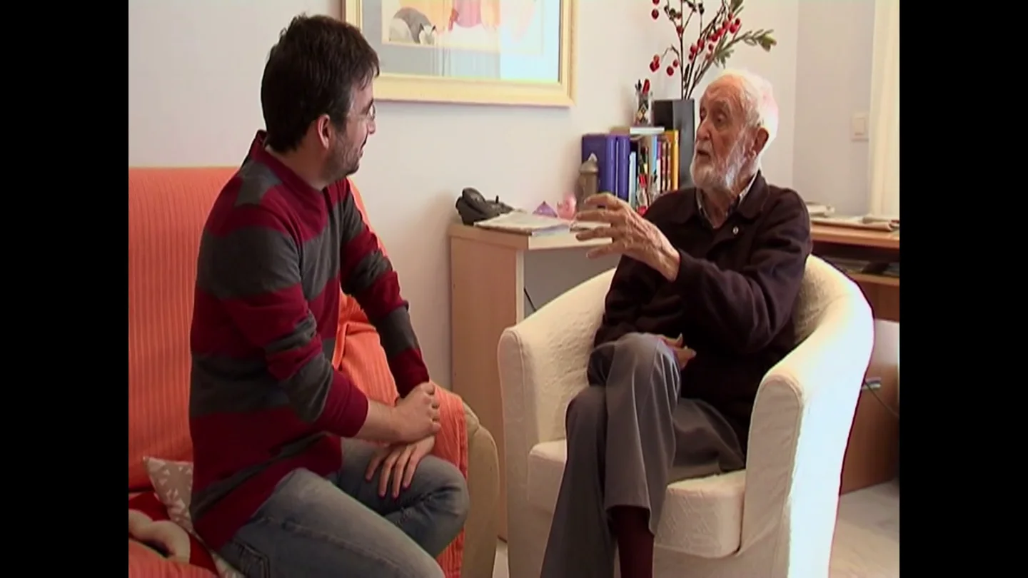 La explicación que dio José Luis Sampedro a la victoria del PP en las elecciones tras el 15M: "La gente vota por razones viscerales" La explicación que dio José Luis Sampedro a la victoria del PP en las elecciones tras el 15M: "La gente vota por razones viscerales"