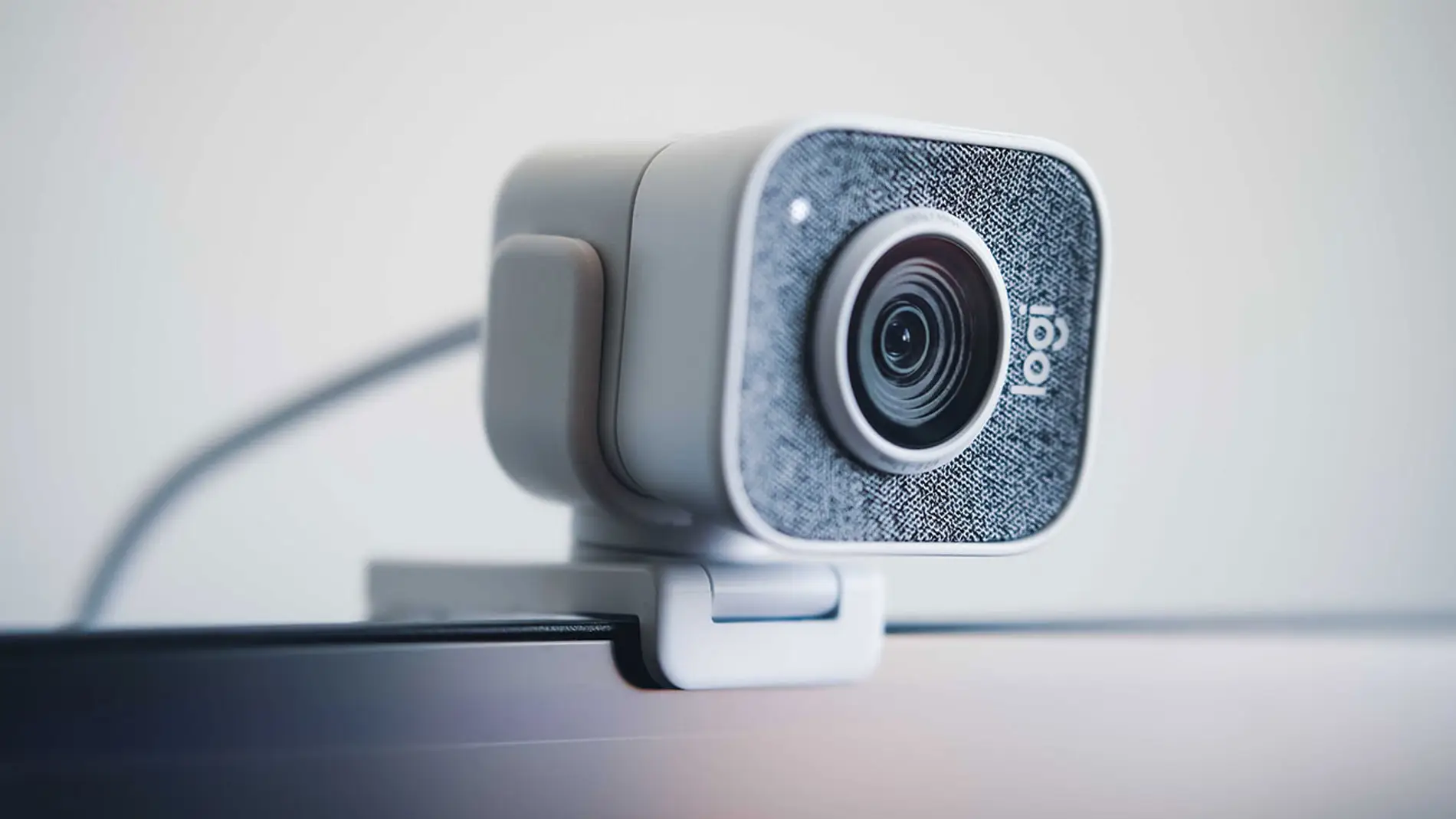 Camfecting, cómo evitar que los hackers te espían a través de tu webcam