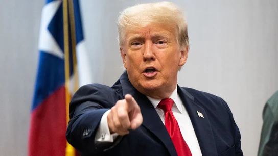 Trump creía que China tenía un "arma de huracanes" que los causaba en EEUU Trump creía que China tenía un "arma de huracanes" que los causaba en EEUU