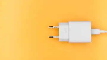 Usa el cargador correcto Usa el cargador correcto