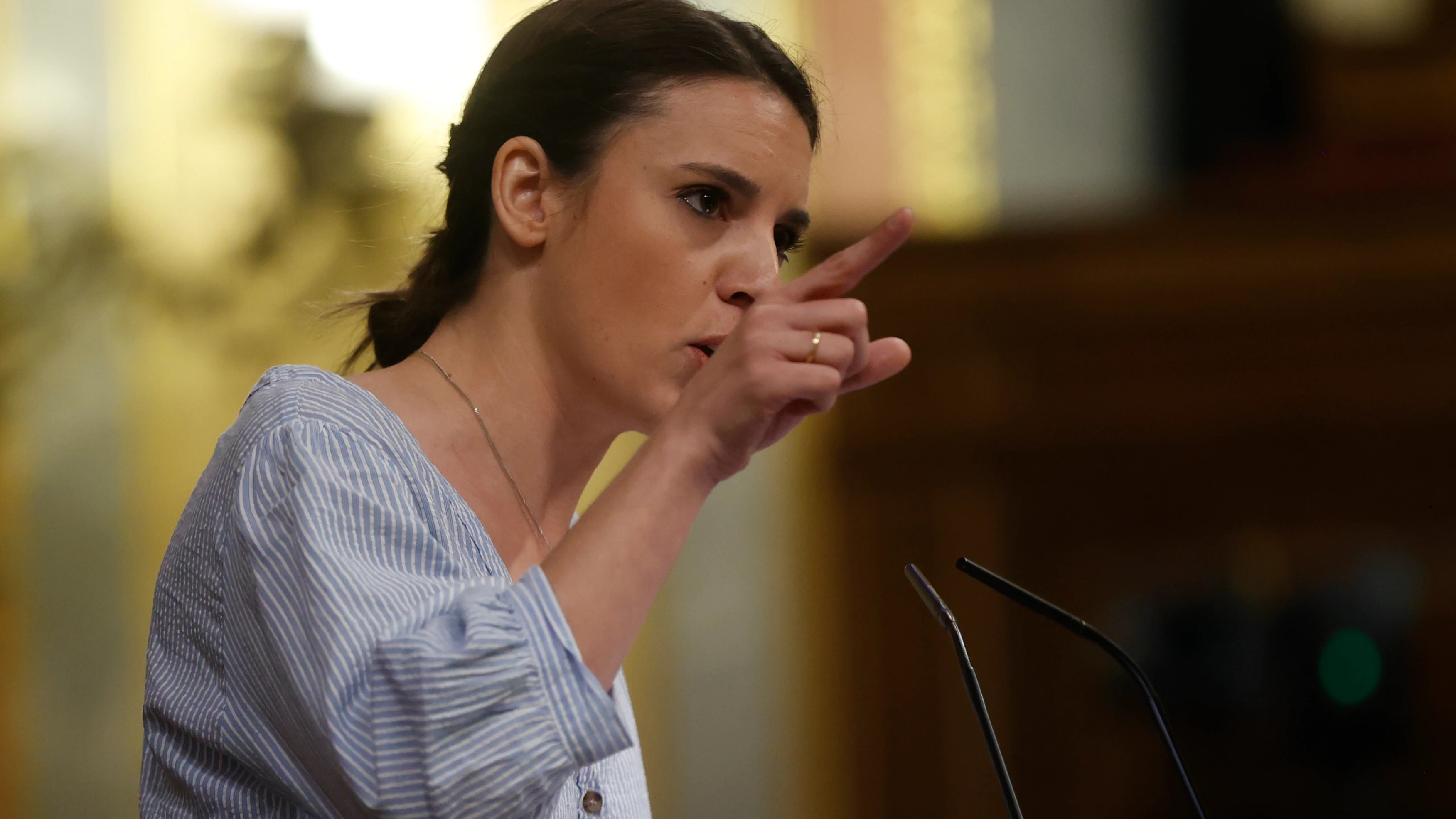 La ministra de Igualdad, Irene Montero, interviene en el Congreso para responder a una interpelación de Vox.