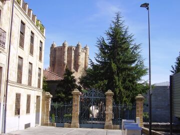 Torre del Clavero de Salamanca: historia y datos curiosos que te sorprenderán