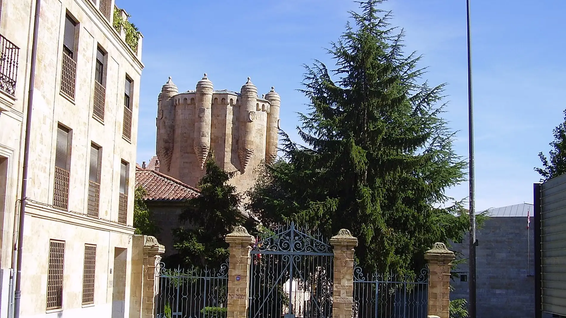 Torre del Clavero de Salamanca: historia y datos curiosos que te sorprenderán