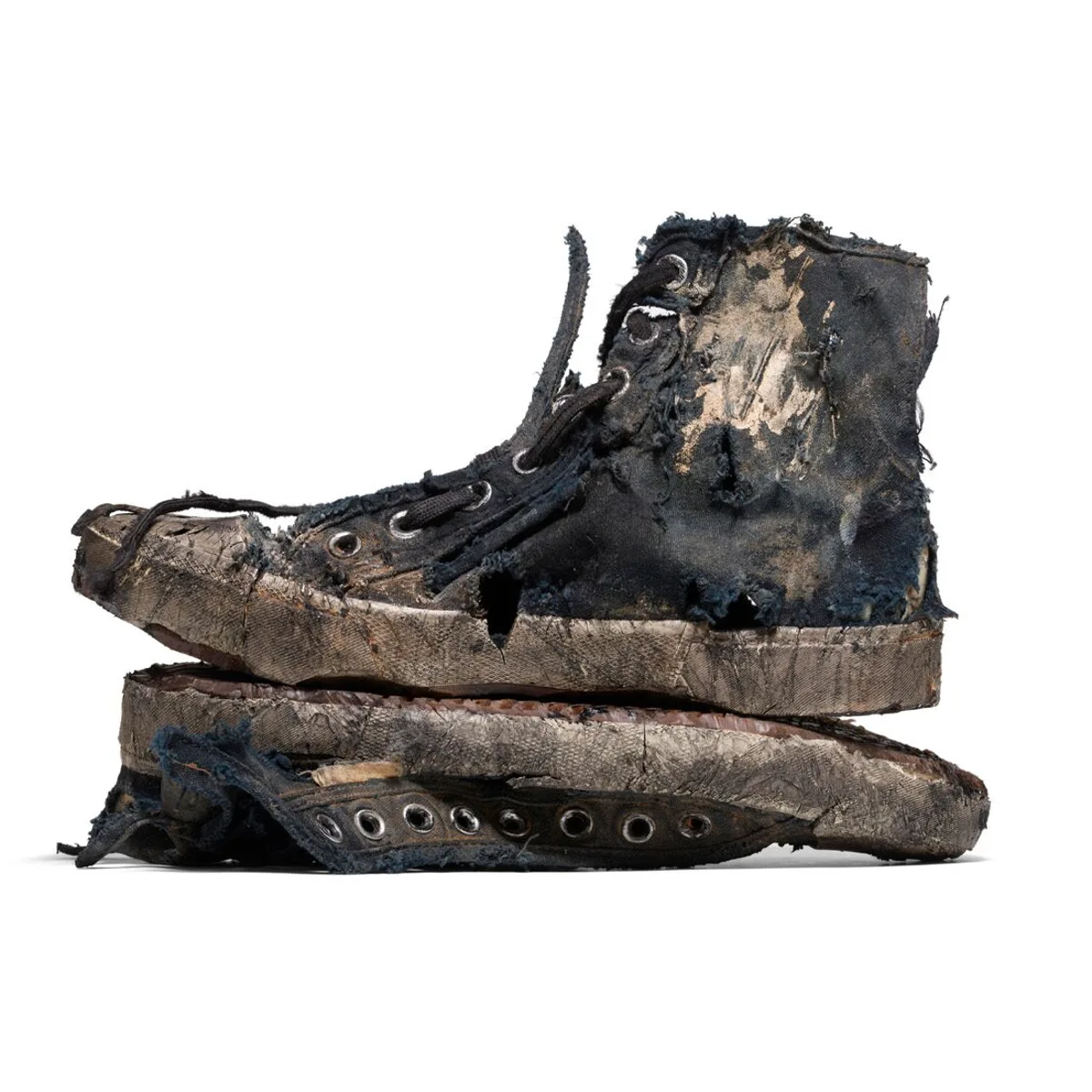 Balenciaga lanza zapatillas totalmente destrozadas 1.450 euros: ya están agotadas
