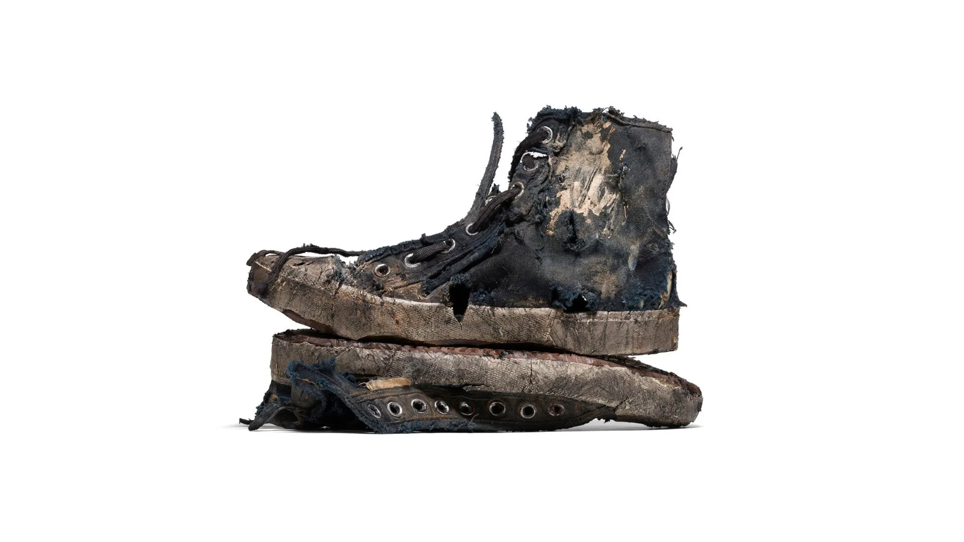 Balenciaga lanza unas zapatillas totalmente destrozadas por 1.450 euros