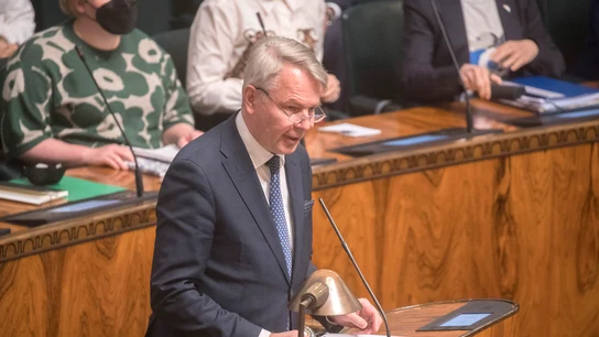 El presidente de Finlandia, Sauli Niinistö, en un debate en el Parlamento de Helsinki Por qué Finlandia pide ahora entrar en la OTAN y qué consecuencias puede tener