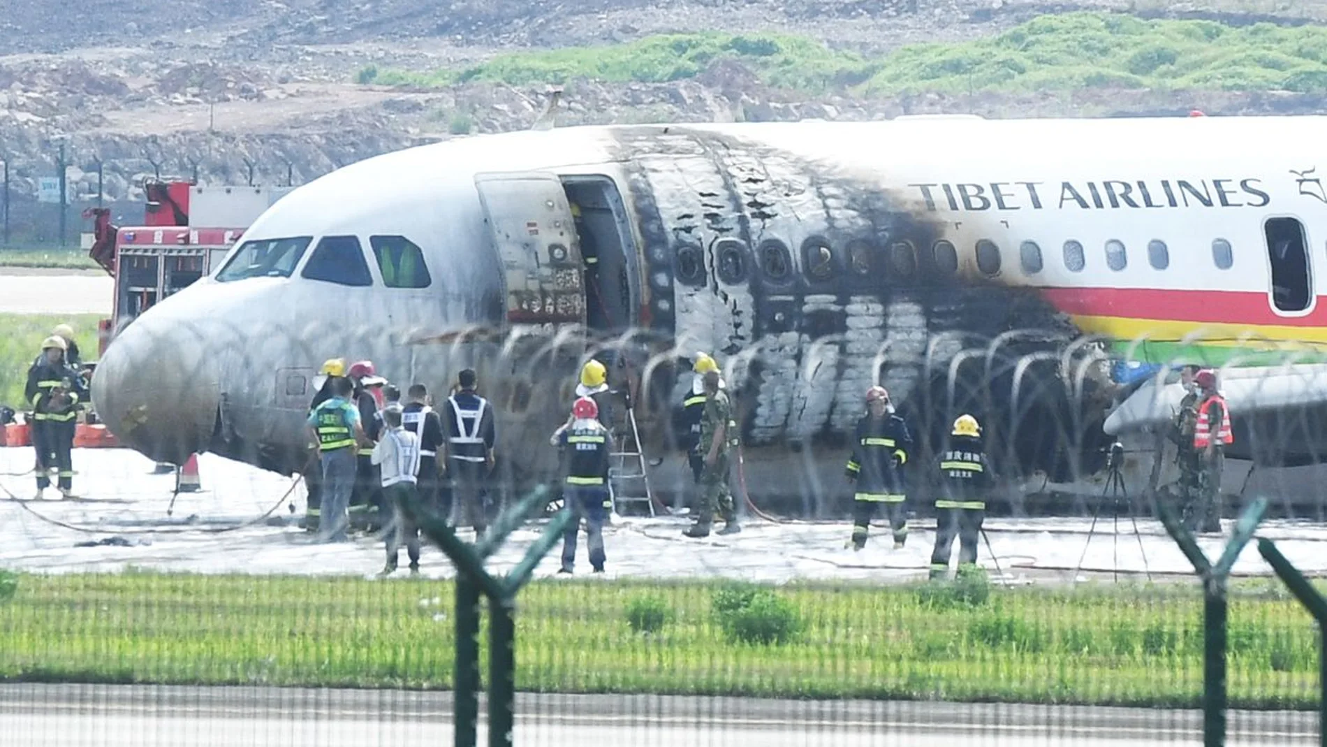 Avión siniestrado en el aeropuerto de Chongqing (China)
