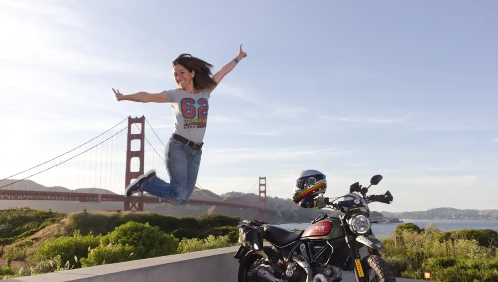 Alicia Sornosa en su vuelta al mundo (Golden Gate, USA)