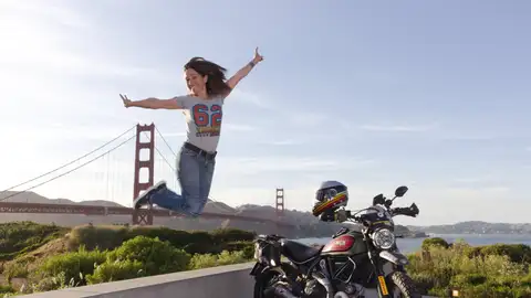 Alicia Sornosa en su vuelta al mundo (Golden Gate, USA) Alicia Sornosa en su vuelta al mundo (Golden Gate, USA)