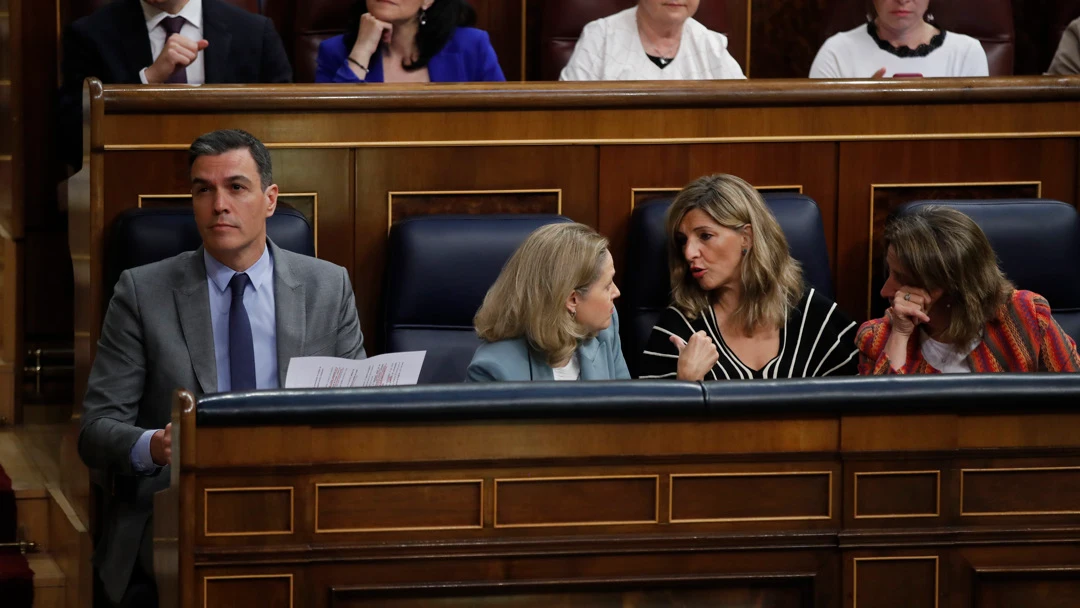 El presidente del Gobierno, Pedro Sánchez junto a las vicepresidentas Nadia Calviño, Yolanda Díaz y Teresa Ribera 