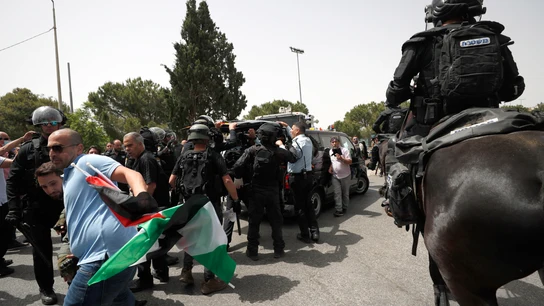 Enfrentamientos con la Policía israelí en el funeral en Jerusalén de la periodista palestina Shireen Abu Akleh Enfrentamientos con la Policía israelí en el funeral en Jerusalén de la periodista palestina Shireen Abu Akleh