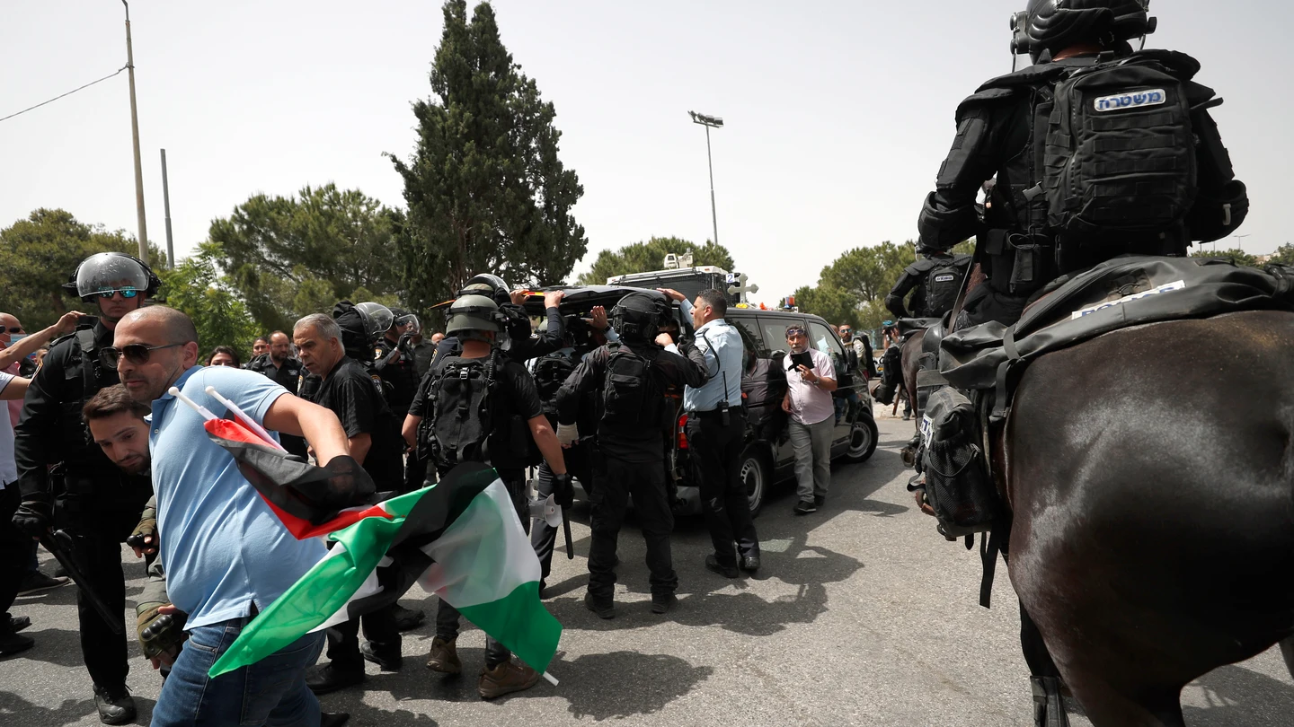 Enfrentamientos con la Policía israelí en el funeral en Jerusalén de la periodista palestina Shireen Abu Akleh Enfrentamientos con la Policía israelí en el funeral en Jerusalén de la periodista palestina Shireen Abu Akleh