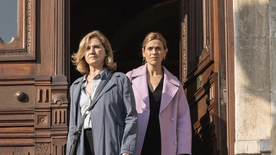 Ana Wagener e Itziar Ituño enfrentándose al duro revés que provoca que tu intimidad salga a la luz. Ana Wagener e Itziar Ituño enfrentándose al duro revés que provoca que tu intimidad salga a la luz.