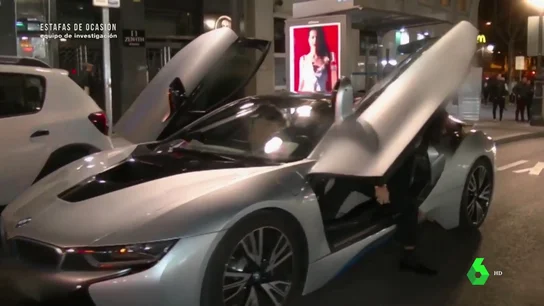 "Le dio un BMW de 110.000 euros y se gastó 400.000 euros en la boda de su hijo": el ostentoso tren de vida de un presunto estafador de compraventa de coches "Le dio un BMW de 110.000 euros y se gastó 400.000 euros en la boda de su hijo": el ostentoso tren de vida de un presunto estafador de compraventa de coches