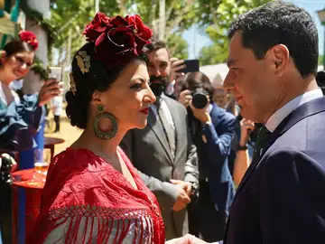 Macarena Olona en la Feria de Abril de Sevilla con el actual presidente andaluz, Juanma Moreno