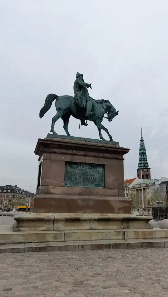 Estatua de Frederik VII en el palacio de Christianborg