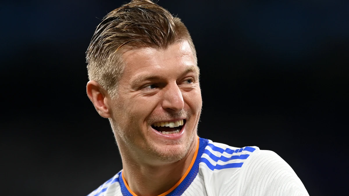 Toni Kroos se ríe