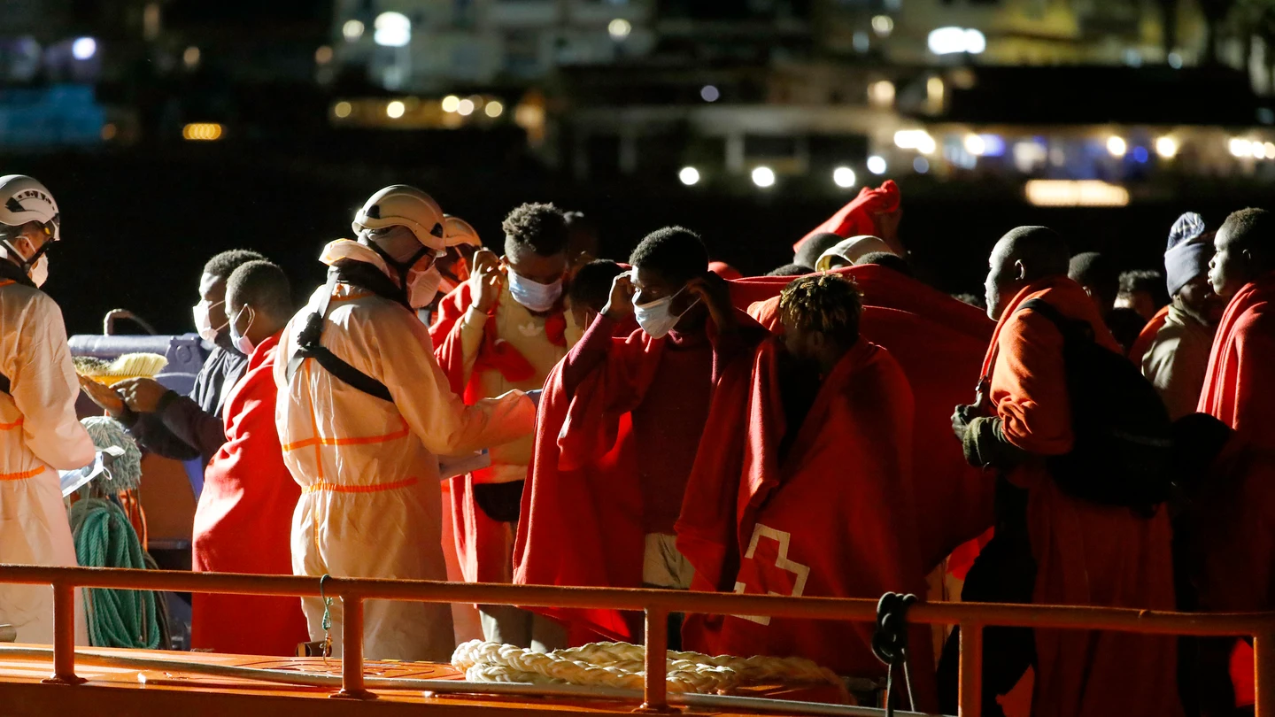 Imagen de un grupo de migrantes rescatados en Gran Canaria Imagen de un grupo de migrantes rescatados en Gran Canaria