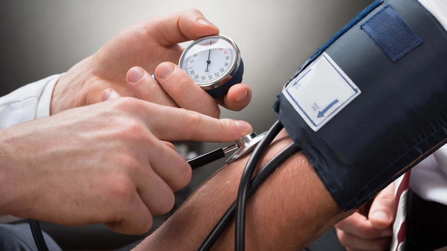 Olvídate de mitos: así puedes (de verdad) cuidar y controlar tu hipertensión Olvídate de mitos: así puedes (de verdad) cuidar y controlar tu hipertensión
