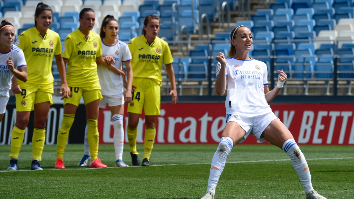 Asllani celebra un gol