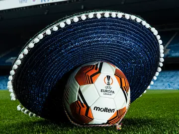El Rangers promociona Sevilla con un sombrero mexicano