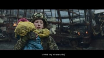 El grupo ucraniano Kalush ilustra con un impactante videoclip de guerra 'Stefania', la canción ganadora de Eurovisión