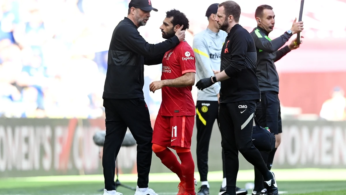 Klopp saluda a Salah después de su sustitución