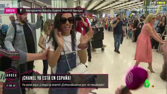 Euforia en la llegada de Chanel a España: así ha sido el recibimiento en Barajas tras su actuación en Eurovisión Euforia en la llegada de Chanel a España: así ha sido el recibimiento en Barajas tras su actuación en Eurovisión