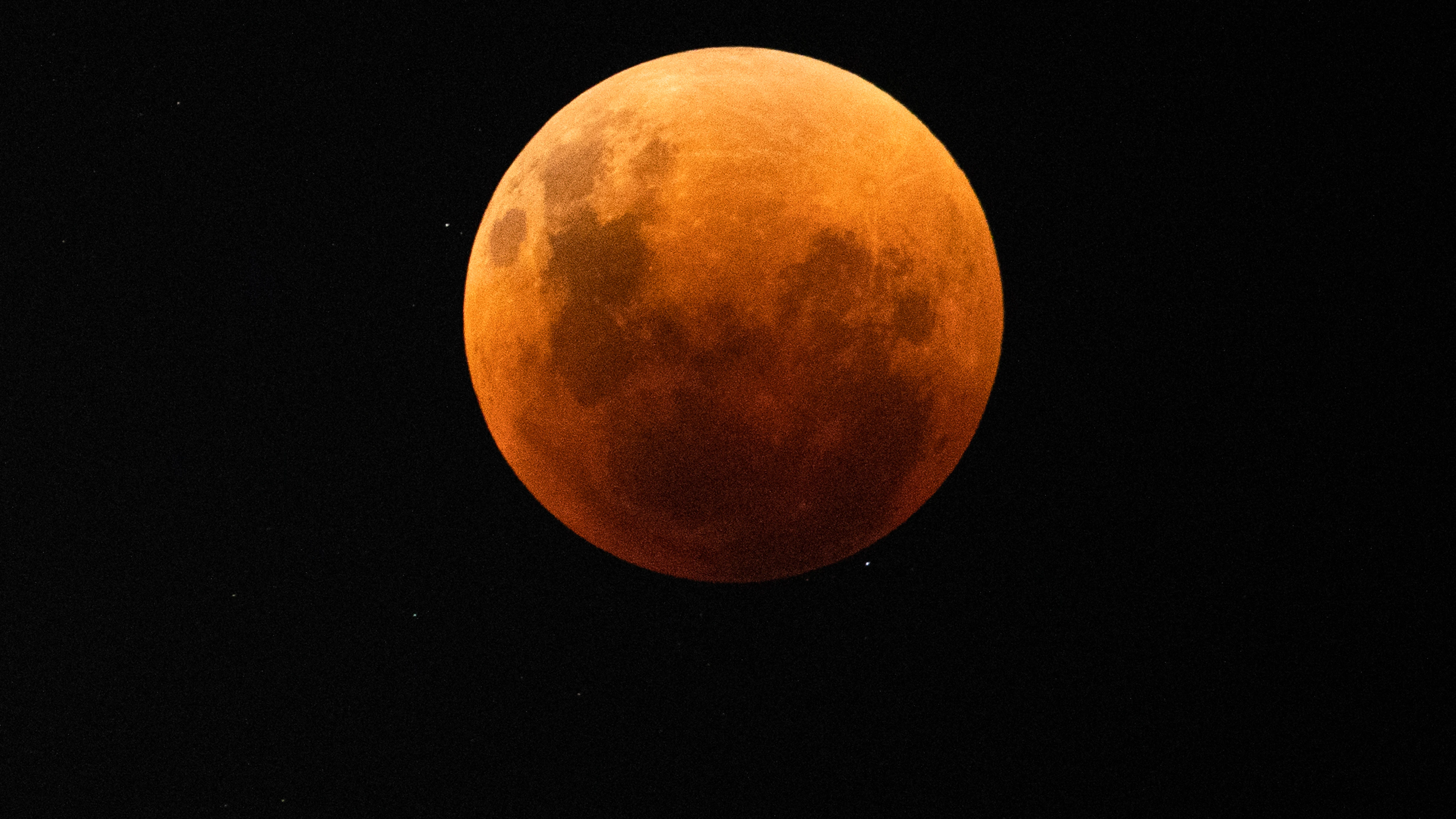 El eclipse de luna roja, visto desde Santiago (Chile)