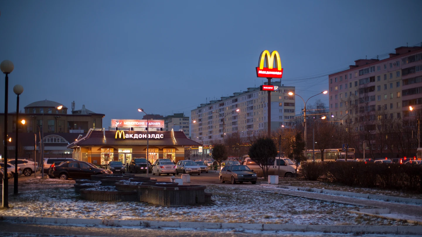 Imagen de un McDonald's en la ciudad rusa de Dmitrov Imagen de un McDonald's en la ciudad rusa de Dmitrov