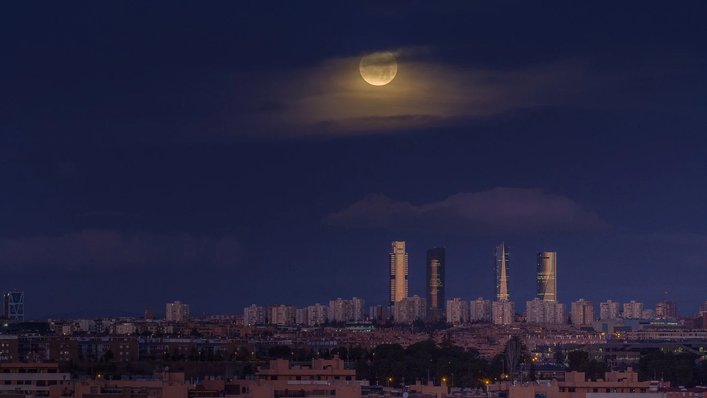 Cómo estaba la luna cuando nací Cómo estaba la luna cuando nací